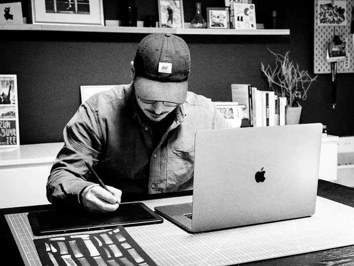 STUDIO 422 – Directeur artistique & Brand Designer – Théo DELÉPINE