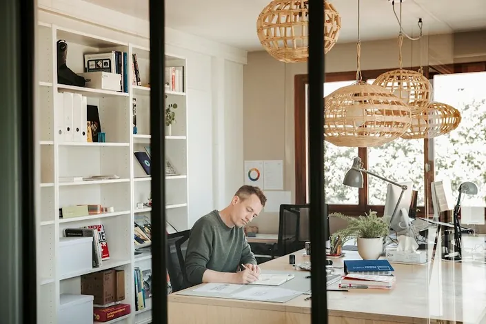 Vincent Védie – Graphiste et Peintre en Lettres